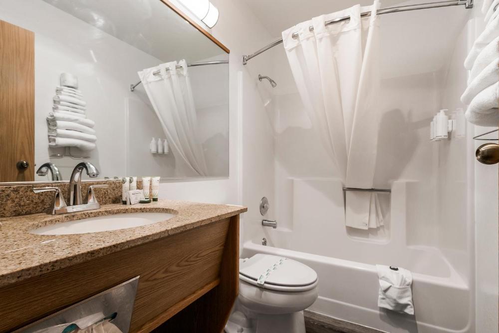 King Room - Non-Smoking interior